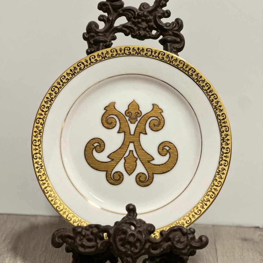 Luxurious Gold and White Dinnerware Plate